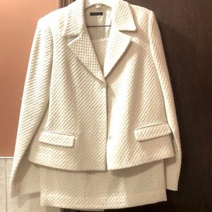 TAHARI White Skirt Suit/ Wool